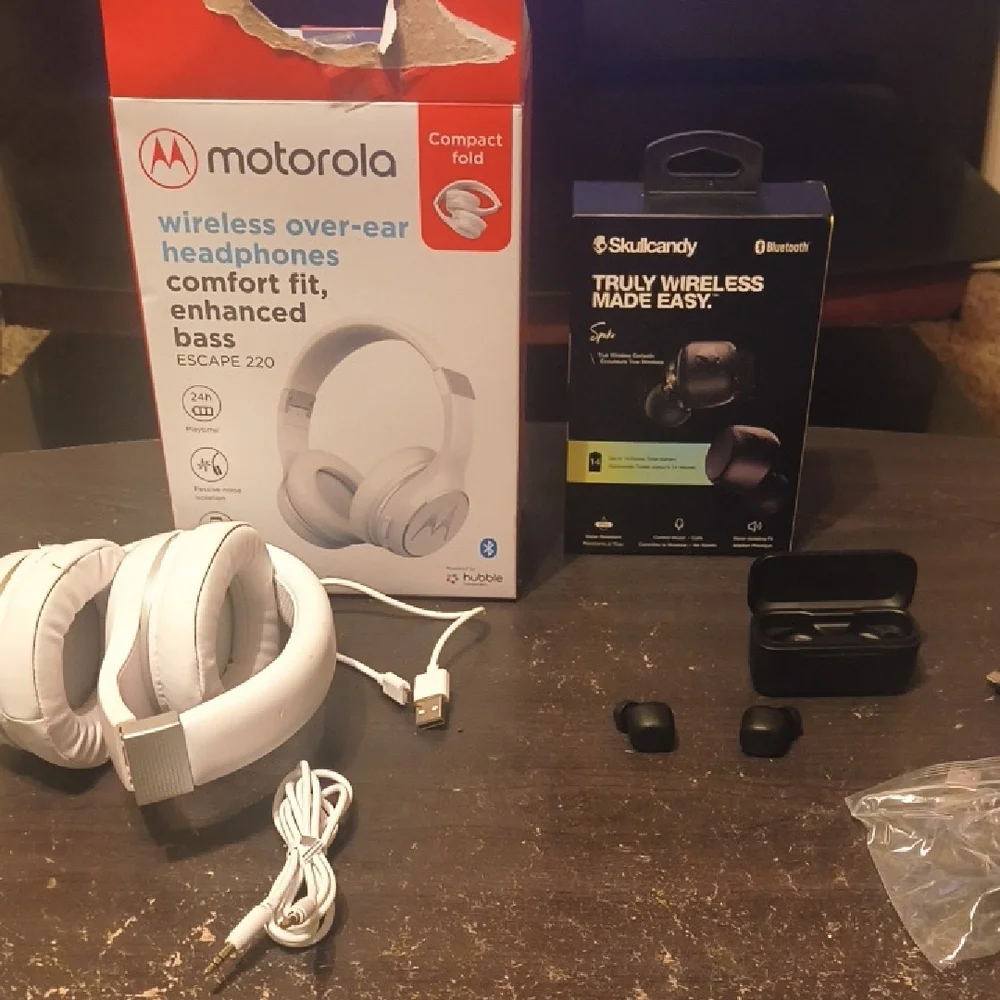 Motorola Escape 220 White Wireless Headphones
